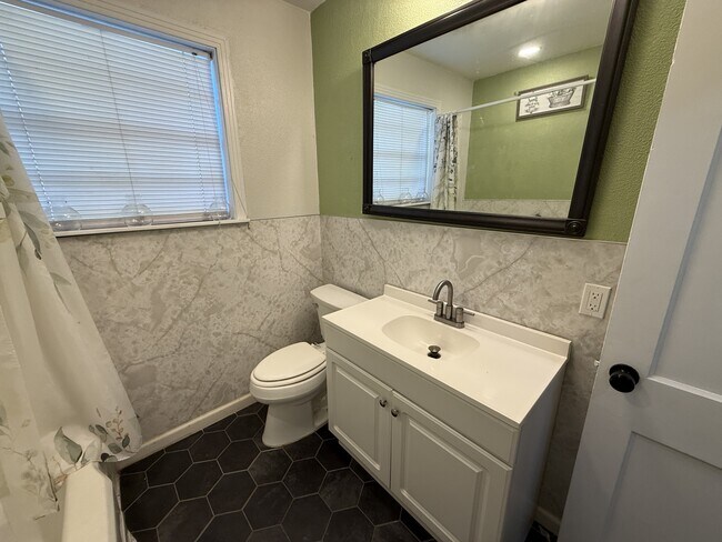 Building Photo - 6899 Jefferson Blvd