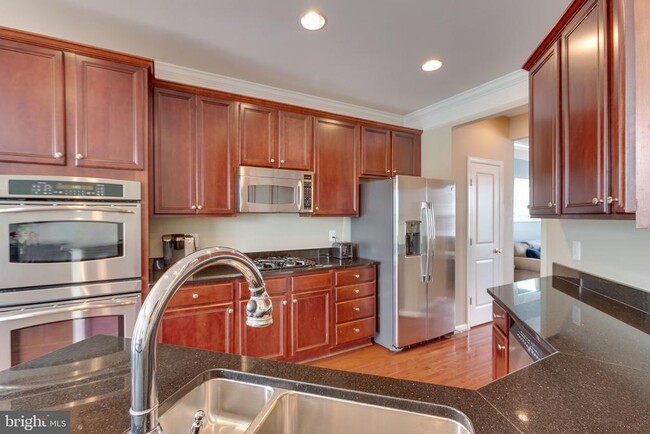Building Photo - 43237 Highgrove Terrace