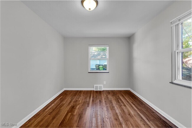 Building Photo - 251 E 200th St