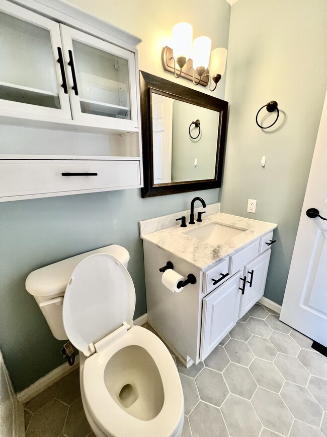 Building Photo - 229 Palisades Dr