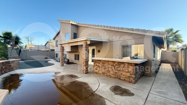 Building Photo - 2744 E Bighorn Ave