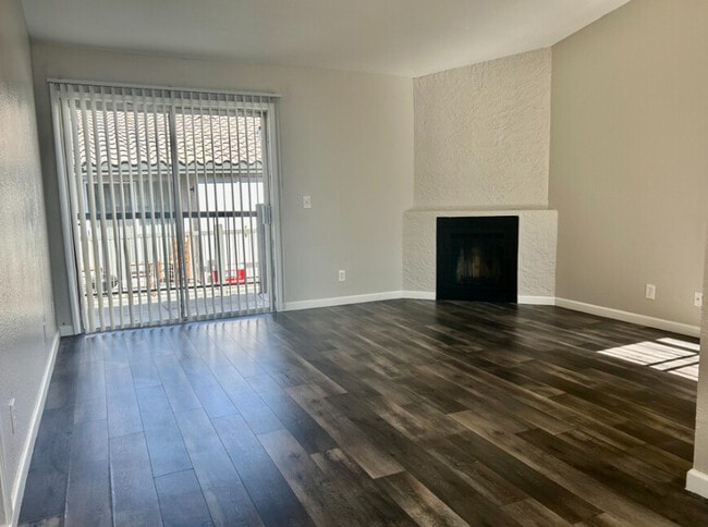 Building Photo - 1553 W Mercer Ln