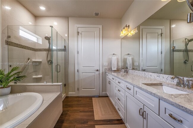 Building Photo - 4658 Greenway Dr