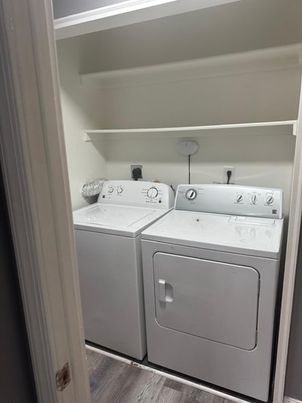 Building Photo - 406 Girard St