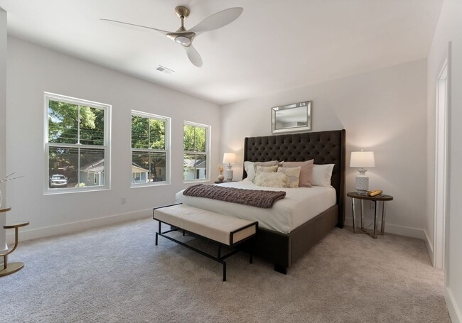 Building Photo - 2006 St Johns St