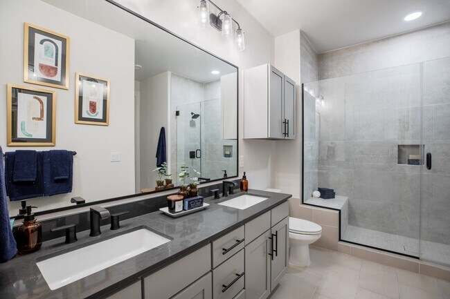 Building Photo - Galleria Area Gem – Luxury Apt with Top Am...