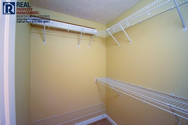 Building Photo - Two bedroom townhome in GREAT location! Wa...