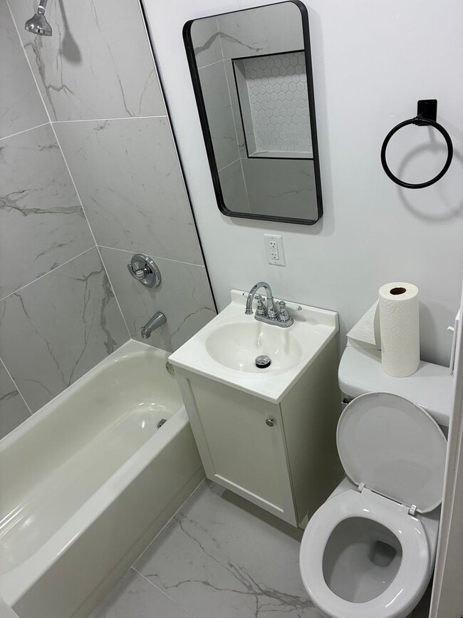 Building Photo - Stylish Renovated Home