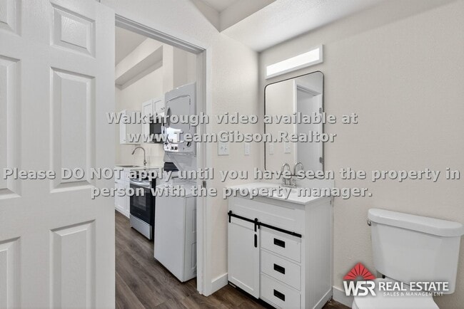 Building Photo - 1960 Summertree Dr