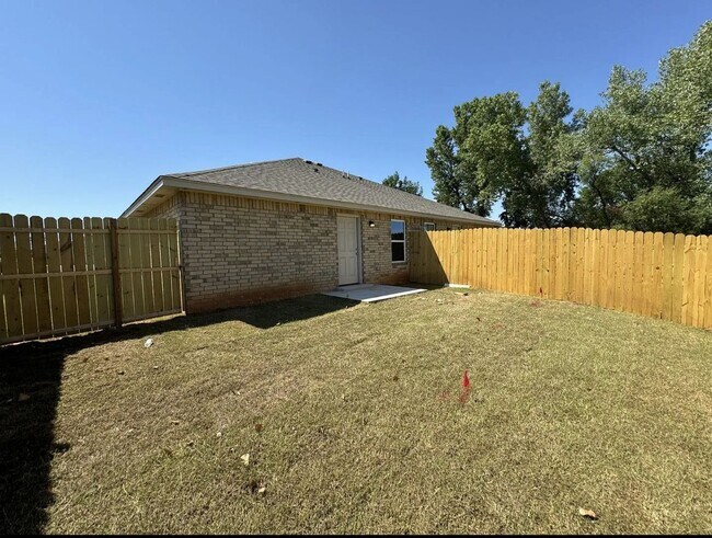 Building Photo - $500.00 OFF 1ST MONTH RENT