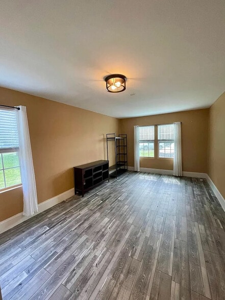 Building Photo - Room in Single Family Home on Woodwind Way