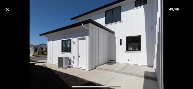 Building Photo - 1328 Crestview Ct