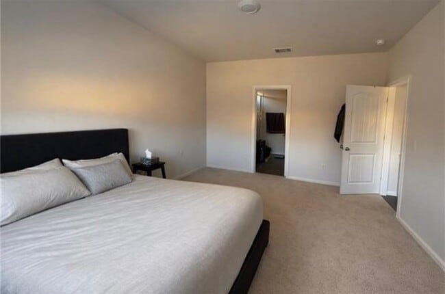 Building Photo - 608 Mais Dr