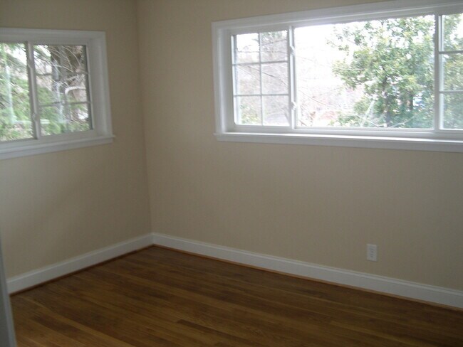 Building Photo - 615 N Spring St