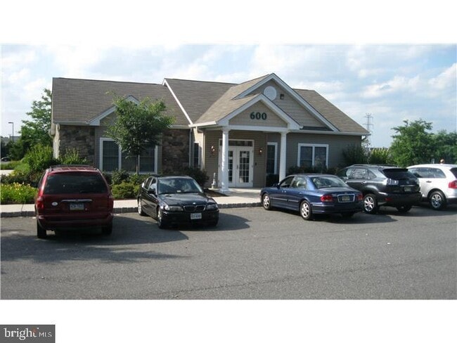 Building Photo - 432 Highland Ests