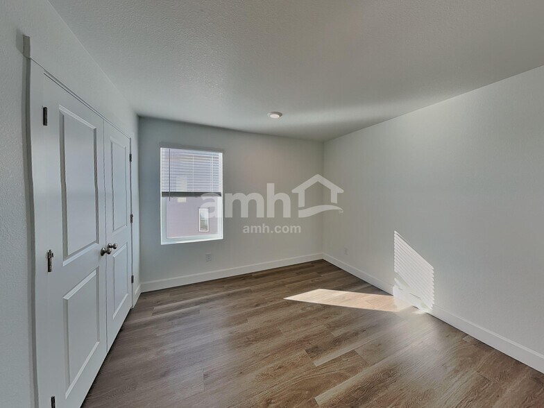 Building Photo - 13802 E 100th Dr