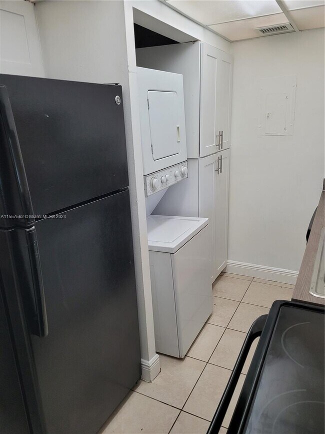 Building Photo - 4455 Treehouse Ln