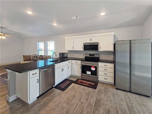 Building Photo - 2091 Bluebonnet Ln