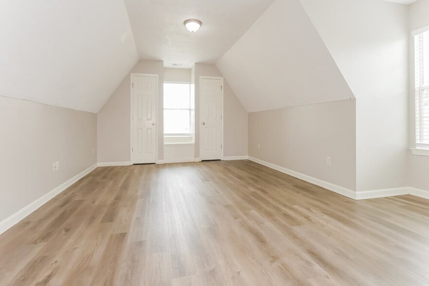 Building Photo - 5520 Amanda Belle