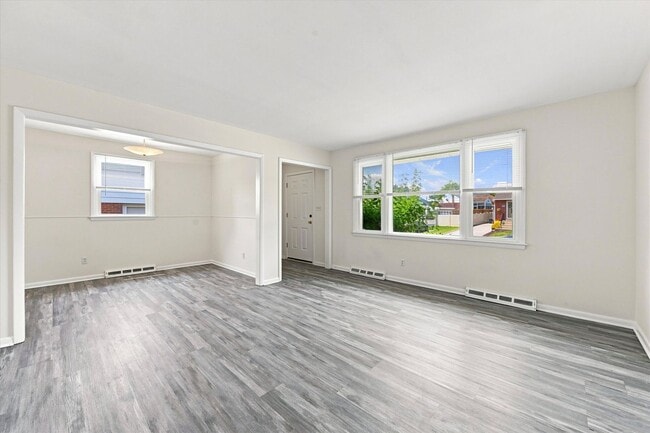 Building Photo - 2314 Frann Dr