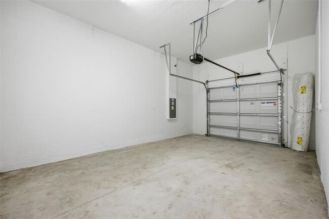 Building Photo - 10848 Fanning Spgs Ln