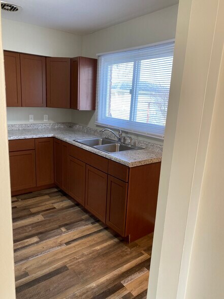 Building Photo - 422 Theodore Dr