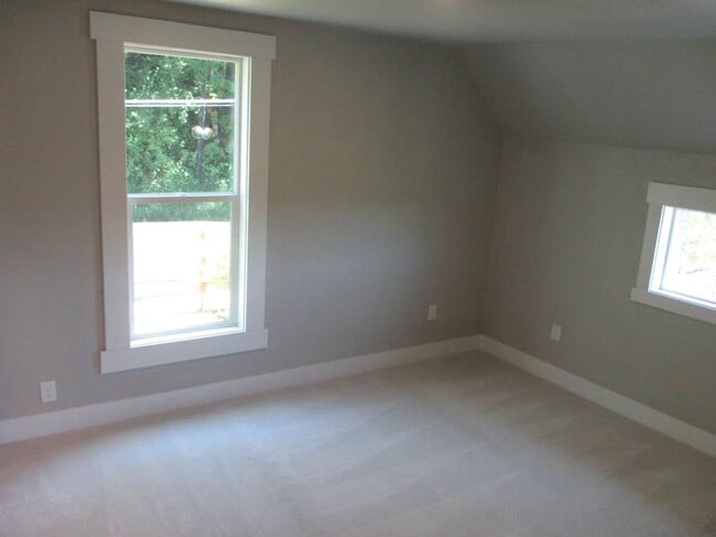 Building Photo - Charming Renovated Farmhouse with Territor...