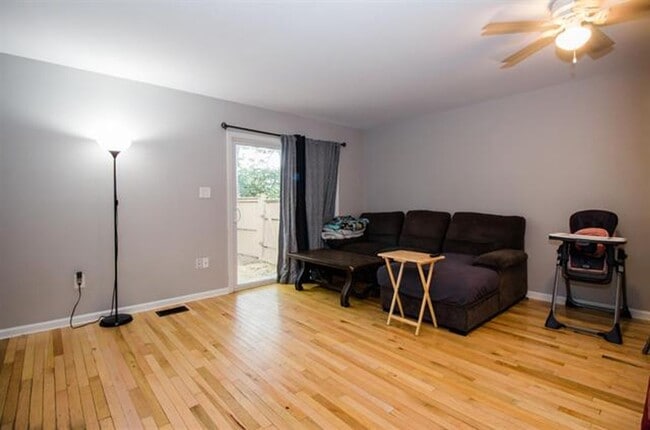 Building Photo - 3 Bedroom Townhouse in New Market