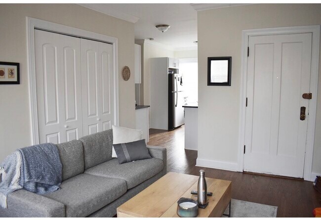 Building Photo - 3819 N Greenview Ave