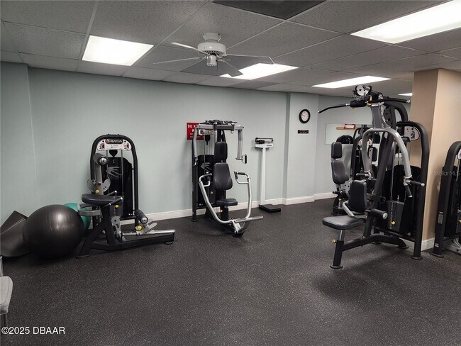 Building Photo - 935 N Halifax Ave