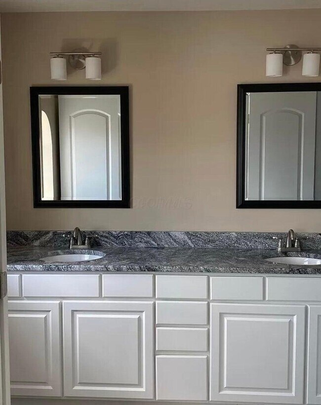 Building Photo - 249 Lake Cove Dr