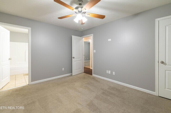 Building Photo - 2013 Paris Rd NW