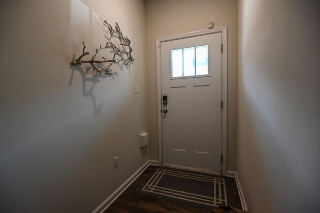 Building Photo - Odenton Townhouse