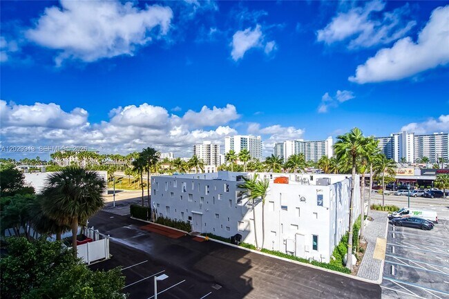 Building Photo - 3031 N Ocean Blvd
