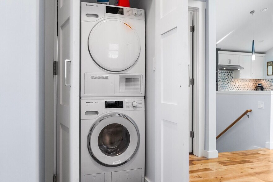 Building Photo - 5257 37th Ave SW