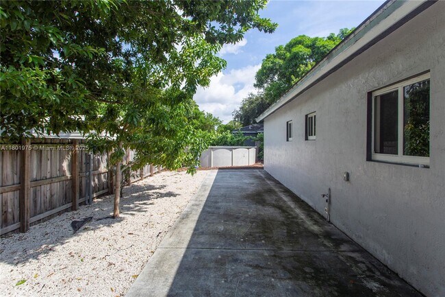 Building Photo - 327 NW 47th St