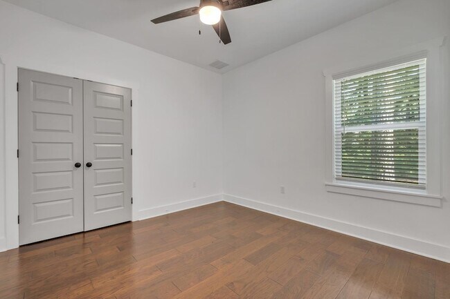 Building Photo - 362 Creekside Ct