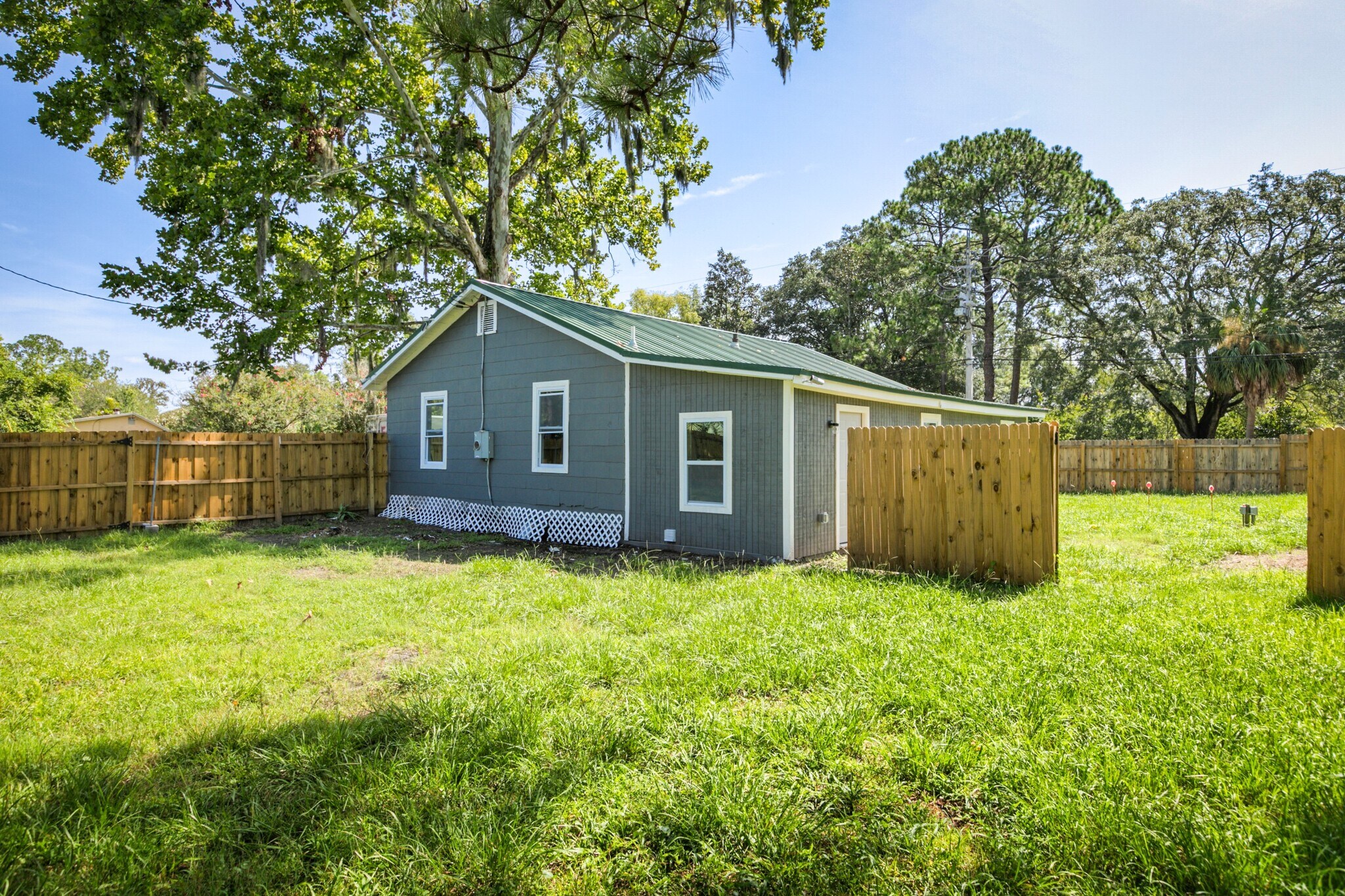 Building Photo - 260 Vernis Ave