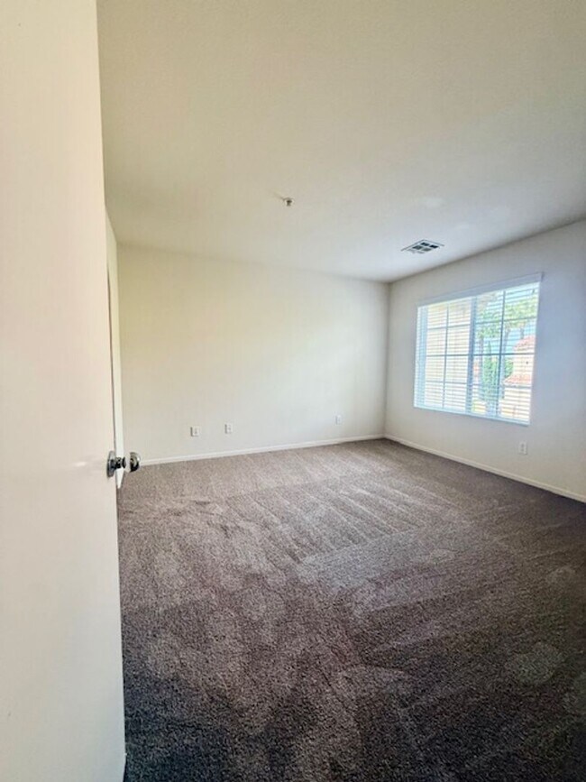 Building Photo - Lovely Otay Ranch townhome