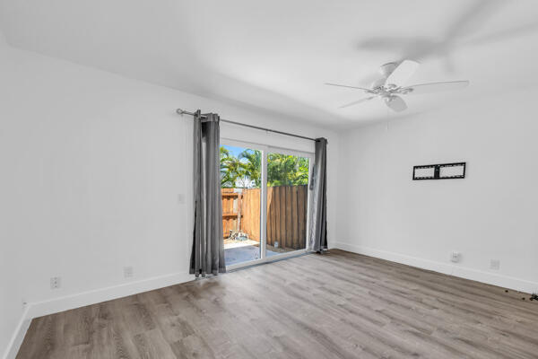 Building Photo - 415 N Cypress Dr