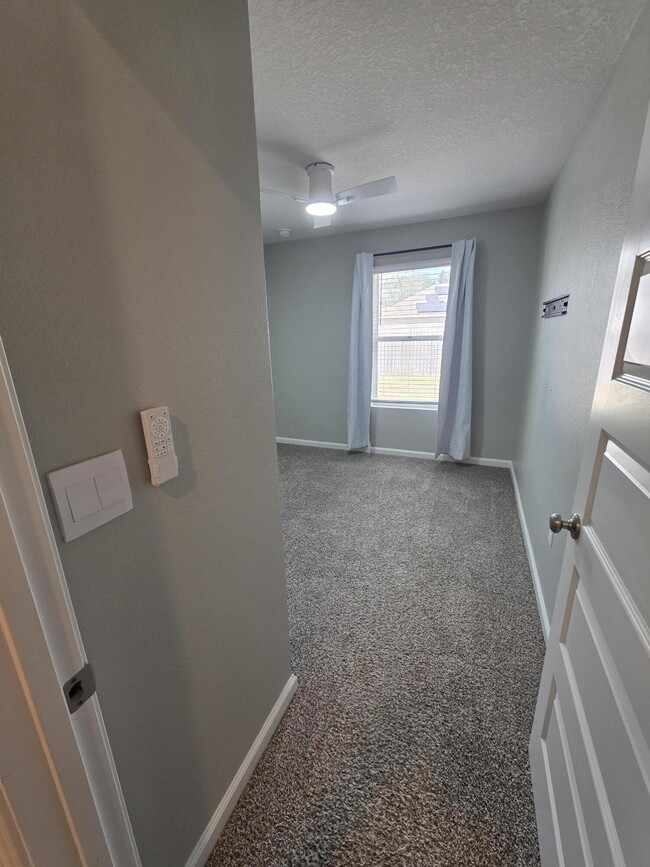 Building Photo - 3123 Van Day Way