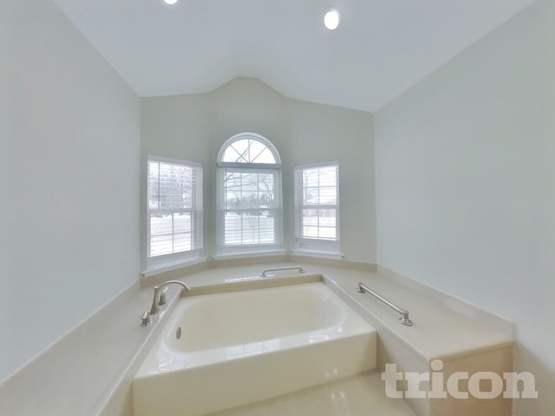 Building Photo - 137 Harvard Dr