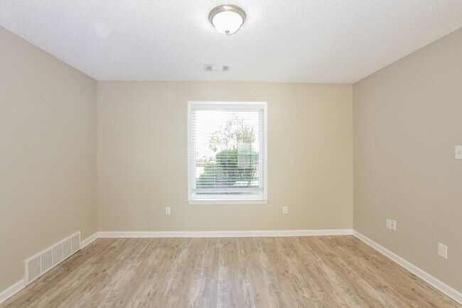 Building Photo - 2827 Fletcher View Dr