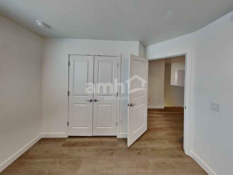 Building Photo - 6504 E Paseo Alga