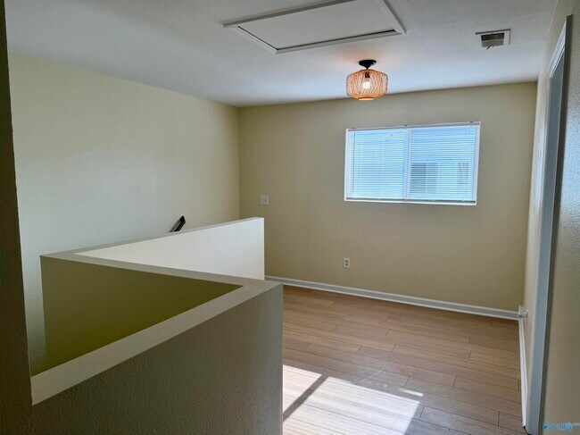 Building Photo - 226 Dormont Dr NE