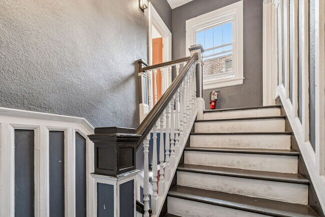 Building Photo - 2738 Riverside Ave