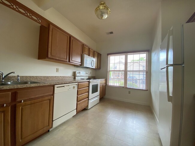 Building Photo - 106 Amber Ln