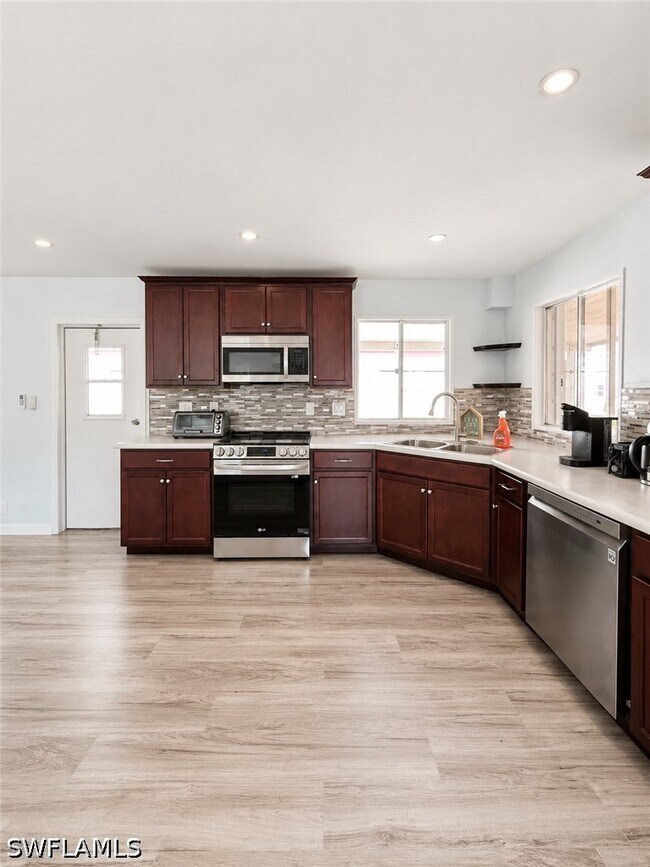 Building Photo - 5510 Sir Walters Way