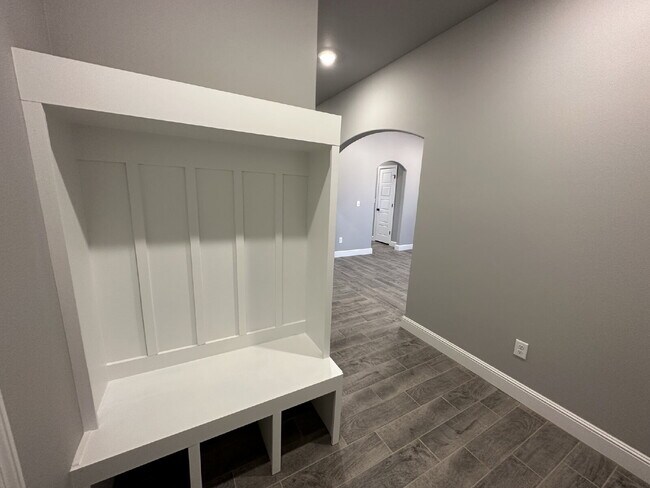 Building Photo - 2040 Tallgrass Ter