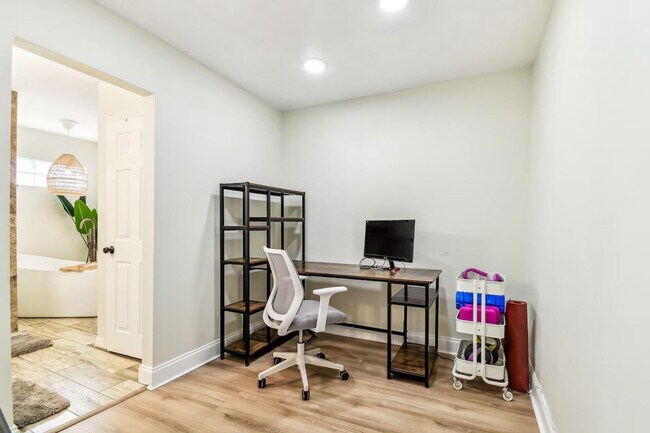 Building Photo - 1107 W Braddock St